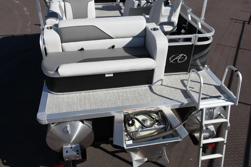 Slide: The Image of Avalon 1780 Venture Bow Fish 2024 - 10