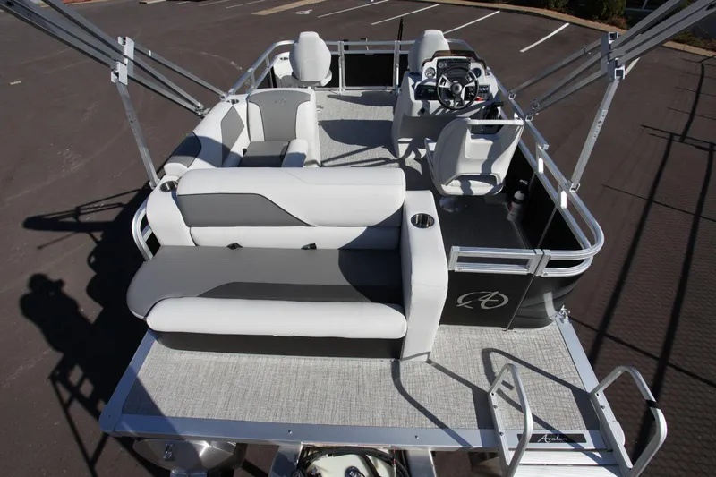 Slide: The Image of Avalon 1780 Venture Bow Fish 2024 - 11