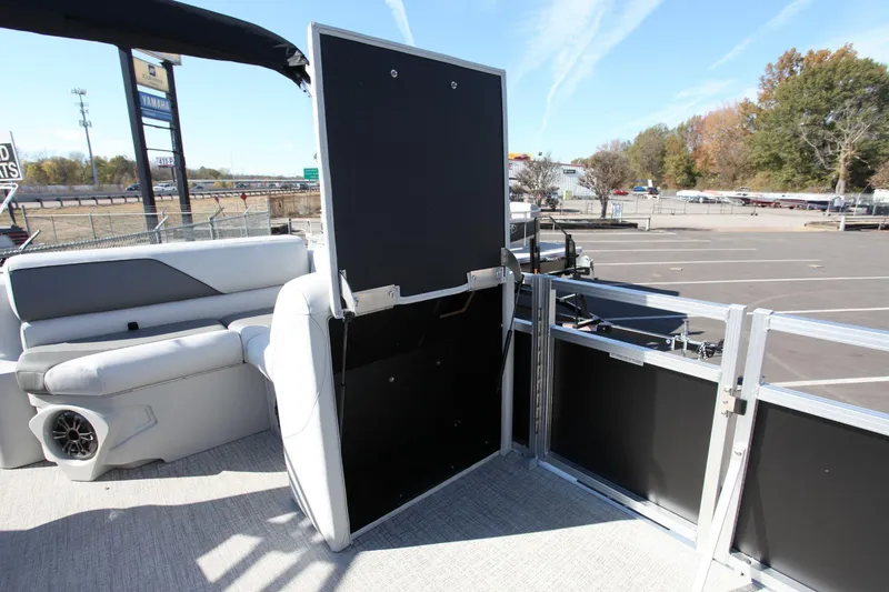 Slide: The Image of Avalon 1780 Venture Bow Fish 2024 - 17