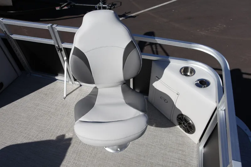 Slide: The Image of Avalon 1780 Venture Bow Fish 2024 - 19