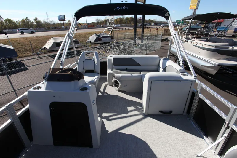 Slide: The Image of Avalon 1780 Venture Bow Fish 2024 - 20