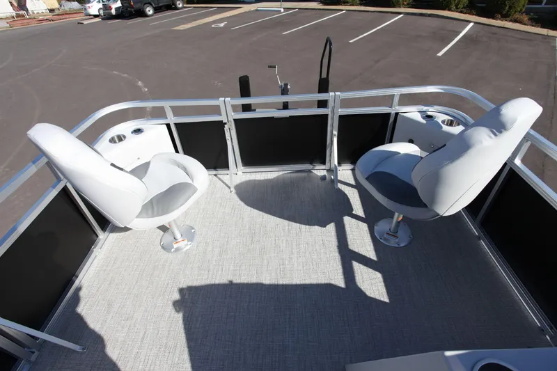 Slide: The Image of Avalon 1780 Venture Bow Fish 2024 - 21