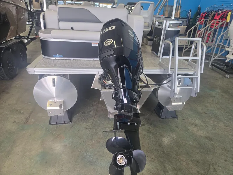 Slide: The Image of Avalon 1780 Venture Bow Fish 2024 - 25