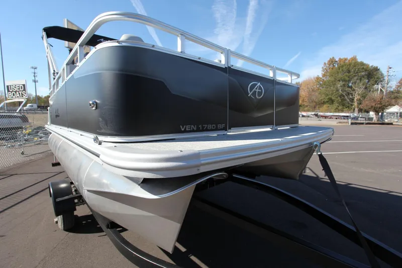 Slide: The Image of Avalon 1780 Venture Bow Fish 2024 - 4