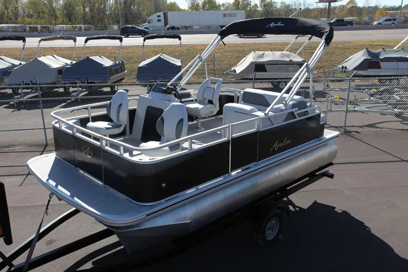 Slide: The Image of Avalon 1780 Venture Bow Fish 2024 - 5