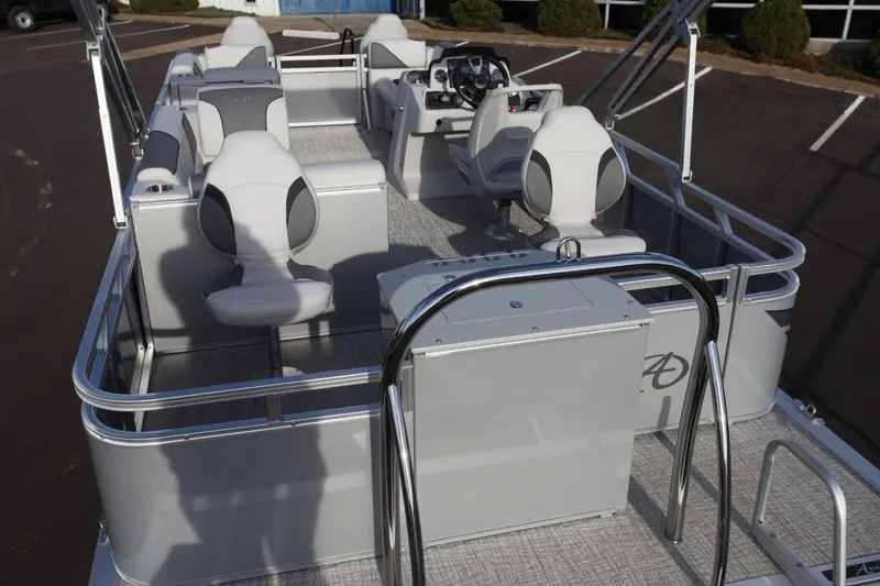 Slide: The Image of Avalon 2024 Avalon 2380 Venture Fish-N-Cruise 2024 - 20