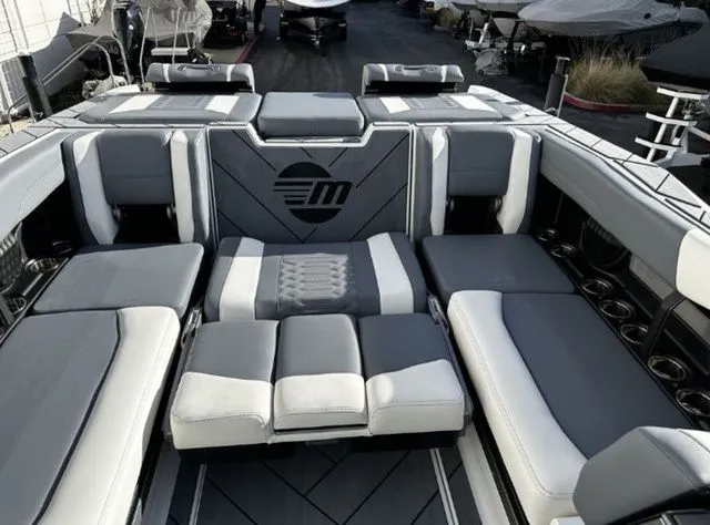Slide: The Image of Malibu 26 LSV 2025 - 15