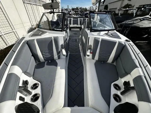 Slide: The Image of Malibu 26 LSV 2025 - 19