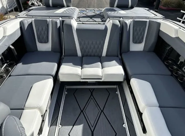 Slide: The Image of Malibu M230 2025 - 10