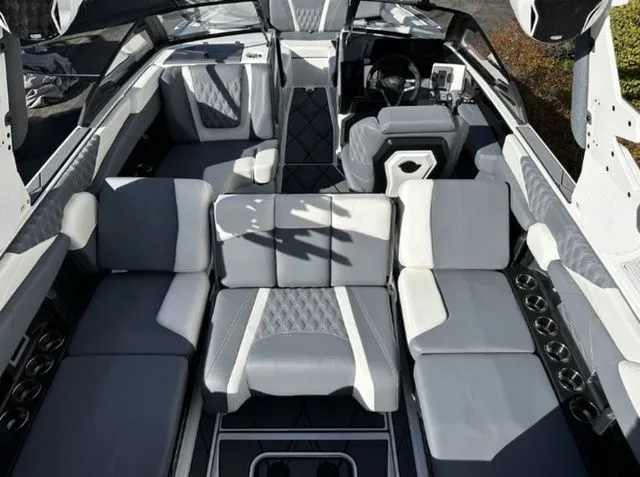 Slide: The Image of Malibu M230 2025 - 13