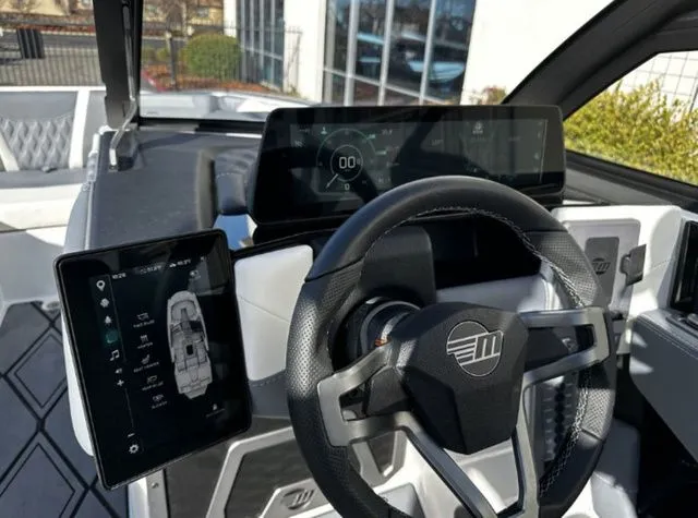 Slide: The Image of Malibu M230 2025 - 15