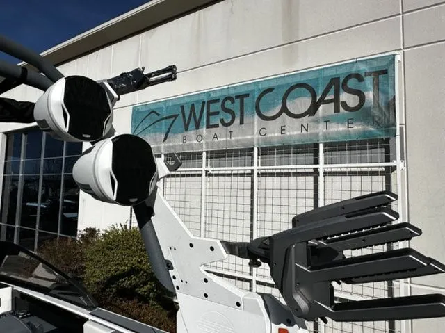 Slide: The Image of Malibu M230 2025 - 21