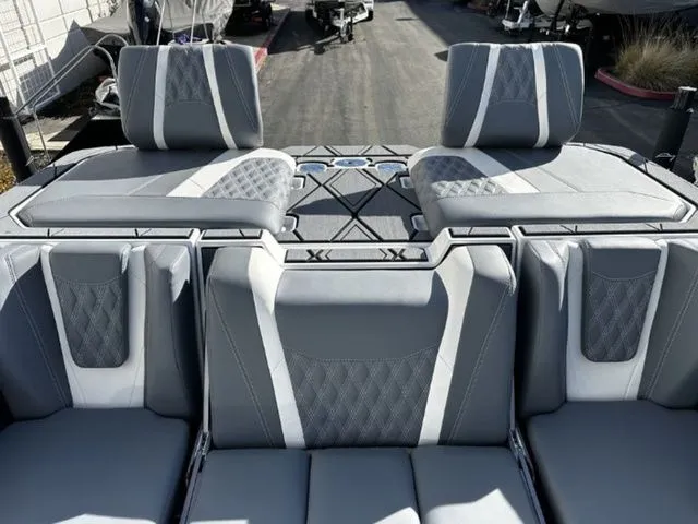 Slide: The Image of Malibu M230 2025 - 9