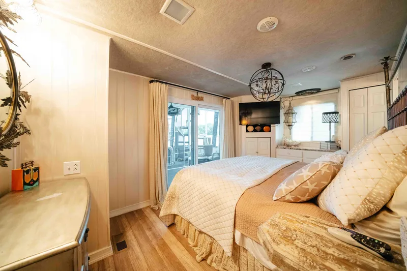 Slide: The Image of Sumerset Houseboat 1998 - 57