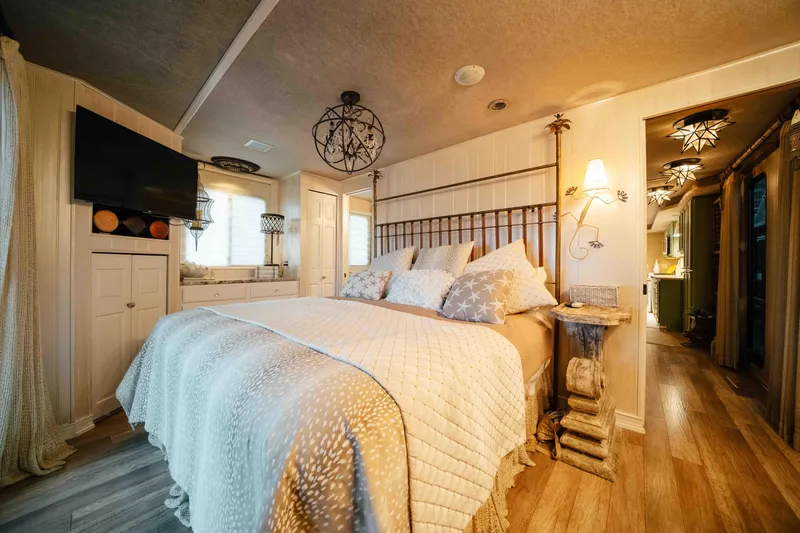 Slide: The Image of Sumerset Houseboat 1998 - 58