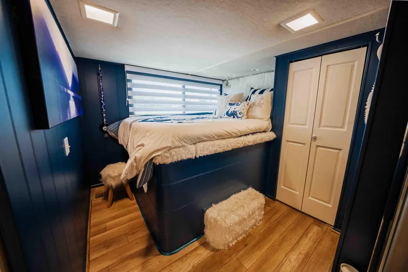 Slide: The Image of Sumerset Houseboat 1998 - 62