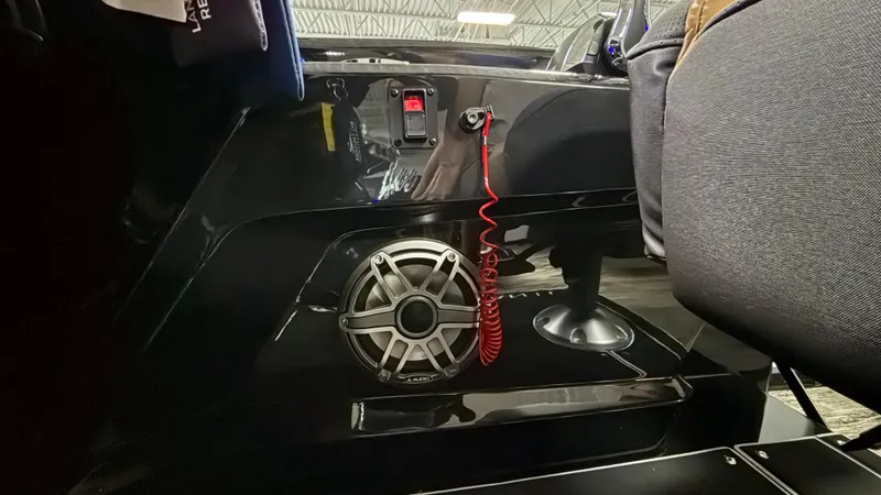 Slide: The Image of Interior of 2025 Viaggio Diamante D24UW A-T with speaker and control panel. - 47