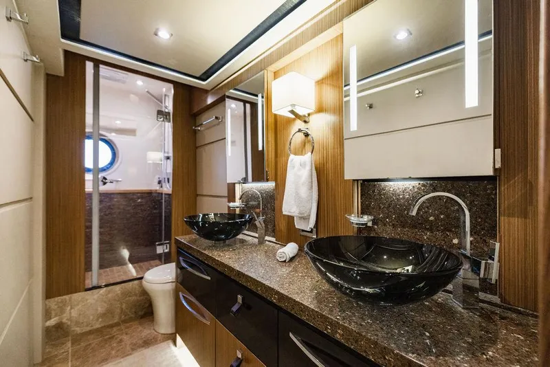 Slide: The Image of Sea Ray L650 Fly 2016 - 76