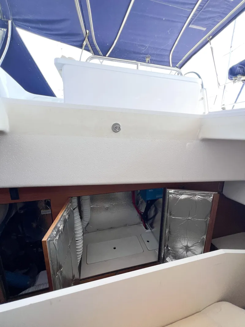Slide: The Image of 2019 Catalina 425 yacht interior with open hatch and blue canopy. - 36