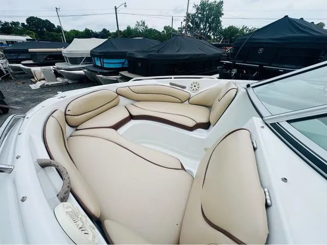 Slide: The Image of Crownline Boats 216 LS 2004 - 6