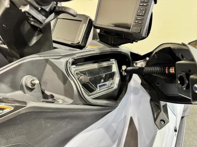 Slide: The Image of Kawasaki Ultra® 160LX-S Angler 2025 - 19