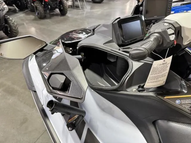 Slide: The Image of Kawasaki Ultra® 160LX-S Angler 2025 - 4