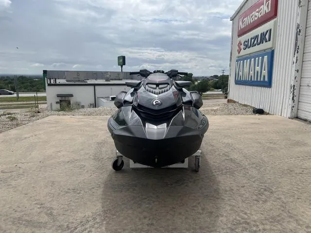 Slide: The Image of Sea-Doo GTR 2025 - 3