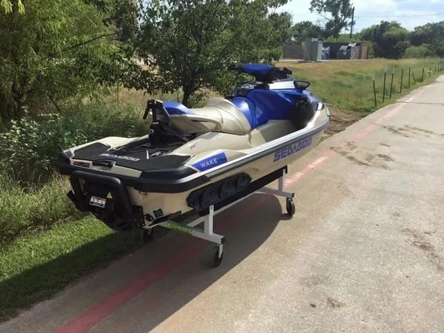 Slide: The Image of Sea-Doo Wake 2025 - 10