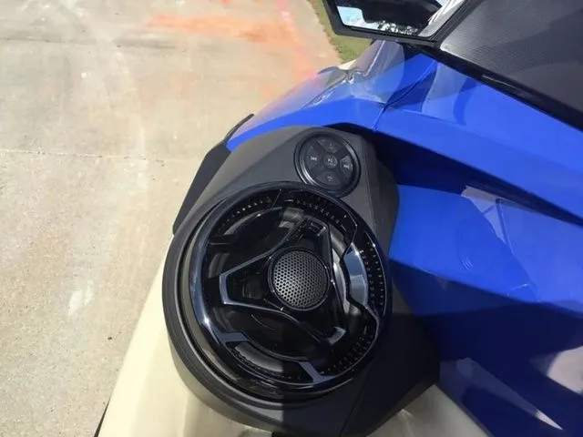 Slide: The Image of Sea-Doo Wake 2025 - 12