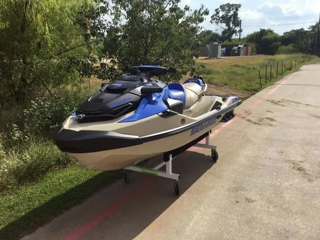 Slide: The Image of Sea-Doo Wake 2025 - 16