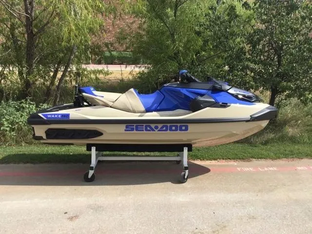 Slide: The Image of Sea-Doo Wake 2025 - 19