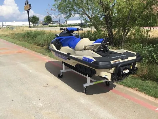 Slide: The Image of Sea-Doo Wake 2025 - 3