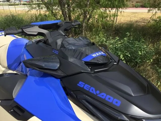 Slide: The Image of Sea-Doo Wake 2025 - 7