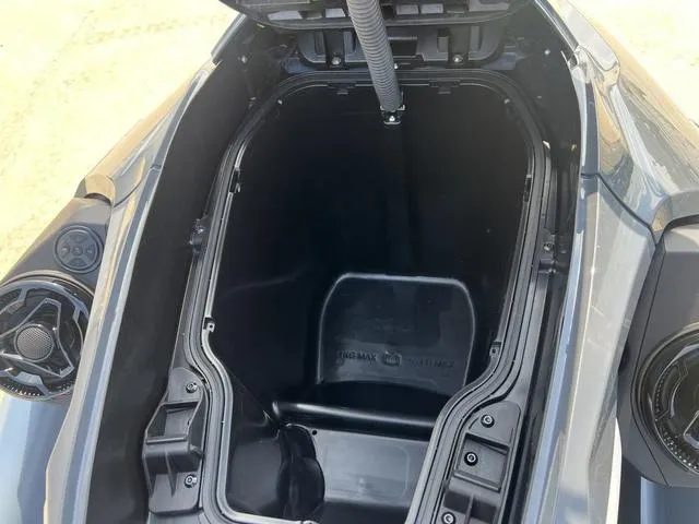 Slide: The Image of Sea-Doo RXT-X 2025 - 11