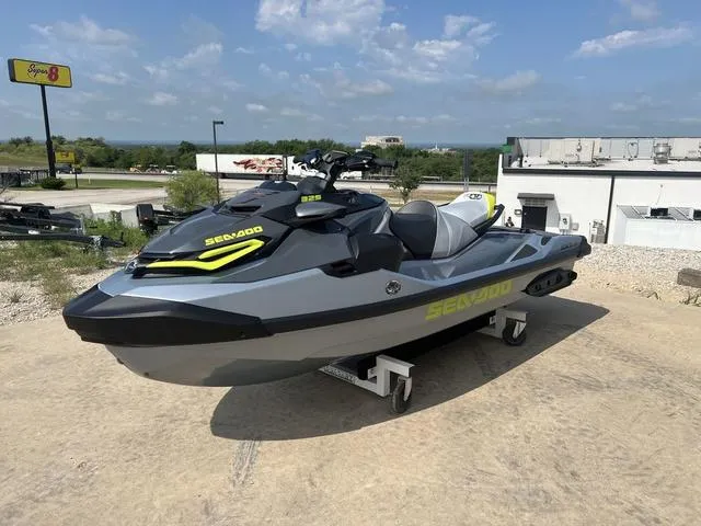 Slide: The Image of Sea-Doo RXT-X 2025 - 4
