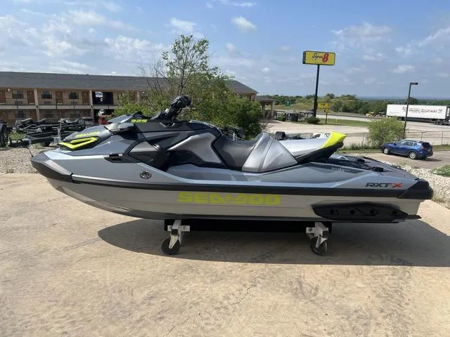 Slide: The Image of Sea-Doo RXT-X 2025 - 5