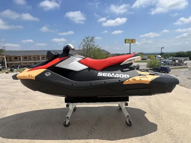 Slide: The Image of Sea-Doo Spark for 3 2025 - 5