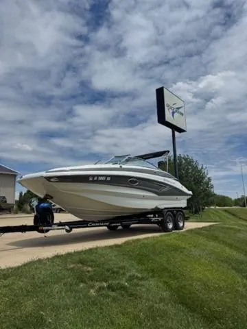 The Image of Crownline Boats E 235 2020 - 1