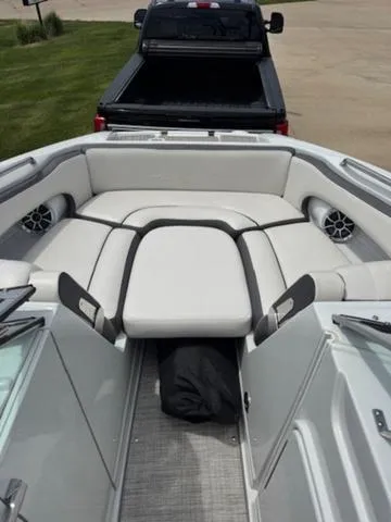 Slide: The Image of Crownline Boats E 235 2020 - 7
