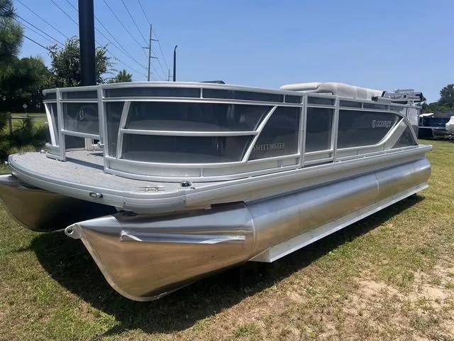 The Image of Godfrey SWEETWATER 2086 SBX W/140HP 2025 - 1