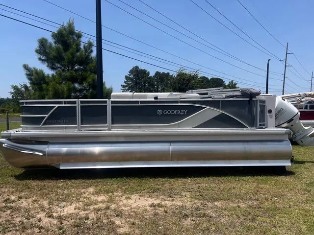 Slide: The Image of Godfrey SWEETWATER 2086 SBX W/140HP 2025 - 4