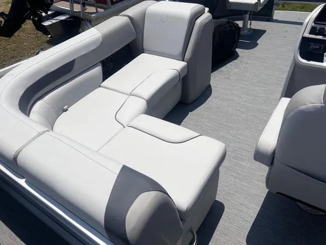 Slide: The Image of Godfrey SWEETWATER 2086 SBX W/140HP 2025 - 7