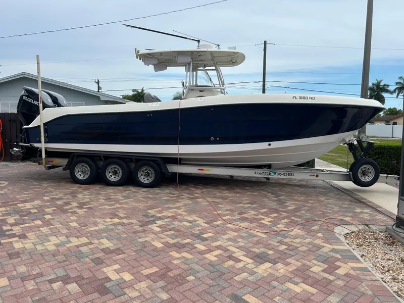 The Image of 2006 Hydra-Sports Vector 2900 CC boat on trailer, parked in driveway. - 0