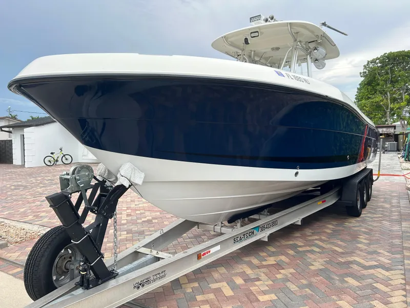Slide: The Image of 2006 Hydra-Sports Vector 2900 CC boat on trailer, parked on brick driveway. - 2