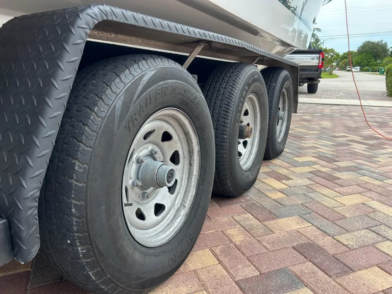 Slide: The Image of Trailer wheels of a 2006 Hydra-Sports Vector 2900 CC on a brick driveway. - 29