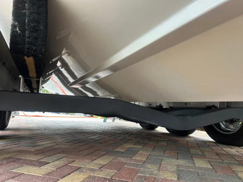 Slide: The Image of 2006 Hydra-Sports Vector 2900 CC boat hull on a trailer, parked on a brick driveway. - 34