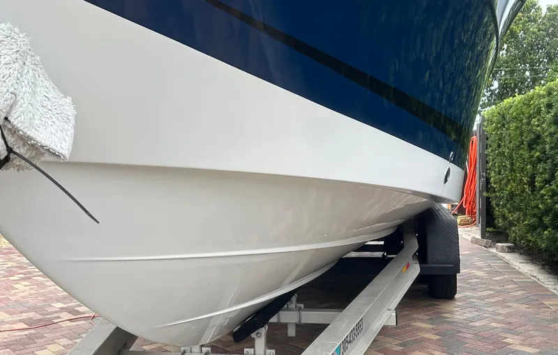 Slide: The Image of 2006 Hydra-Sports Vector 2900 CC boat on trailer, side view. - 4