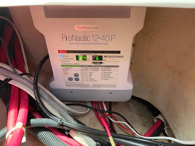 Slide: The Image of ProMariner ProNautic 12-40P charger in Hunter 309, 2006 model, with visible wiring. - 35