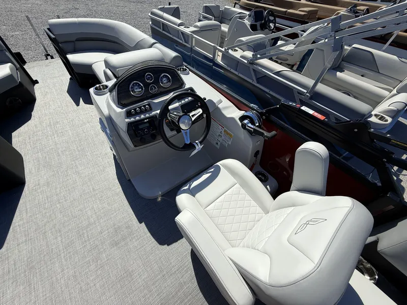 Slide: The Image of Lowe Ss 230 2025 - 9