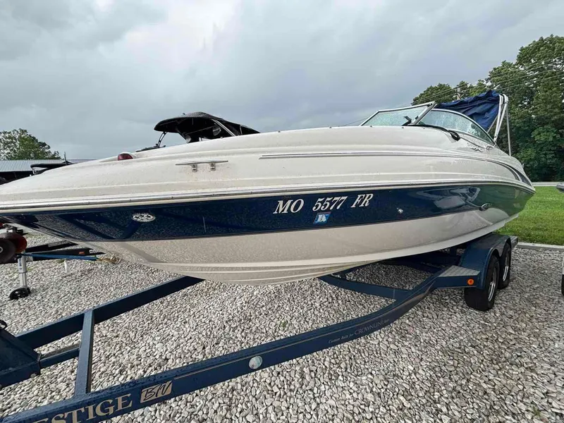 Slide: The Image of Sea Ray 220 Sundeck 2004 - 5